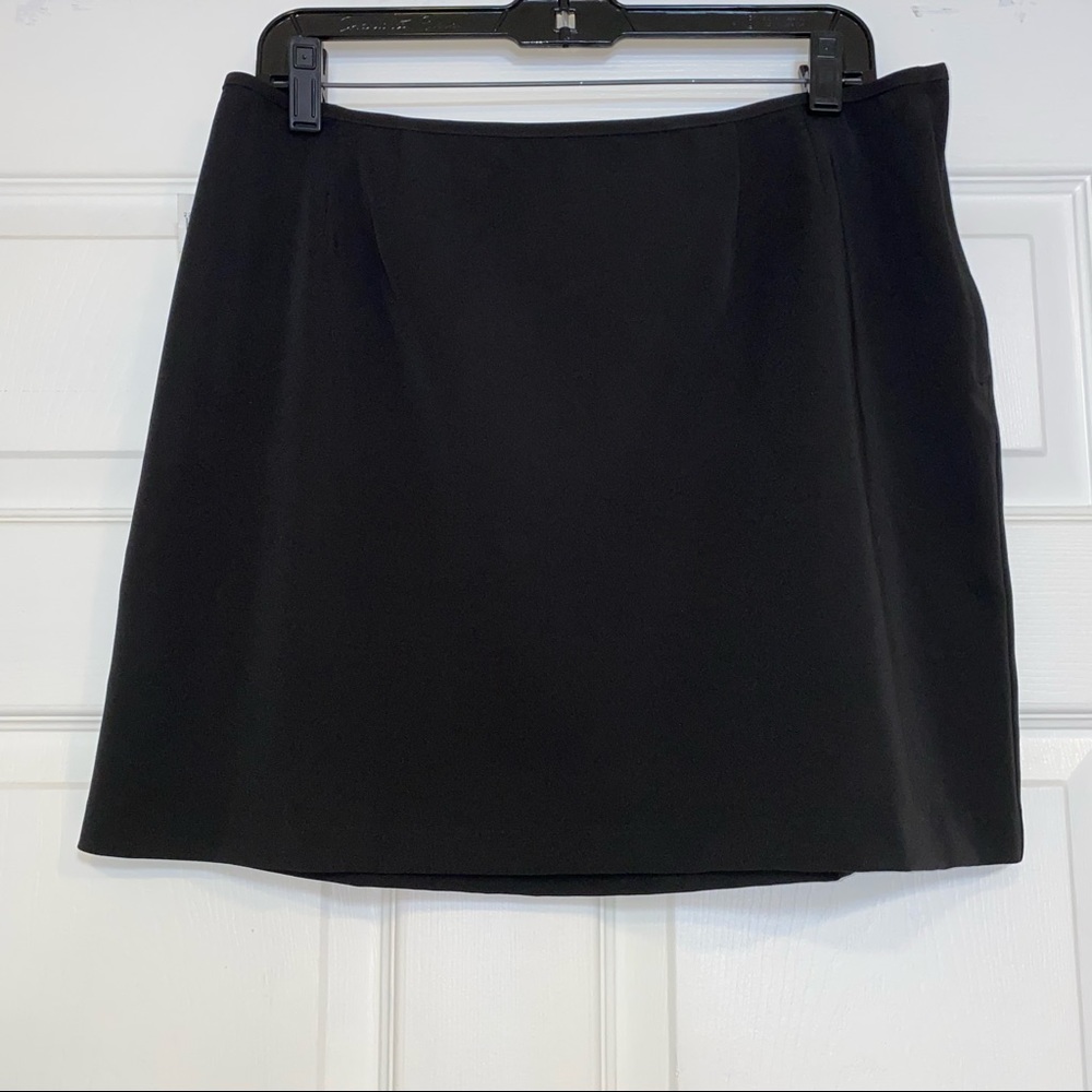 NWT Women’s Helene Blake dressy mini skirt size 14.